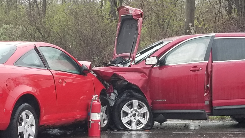 One dead after car crash in LeRoy WHAM