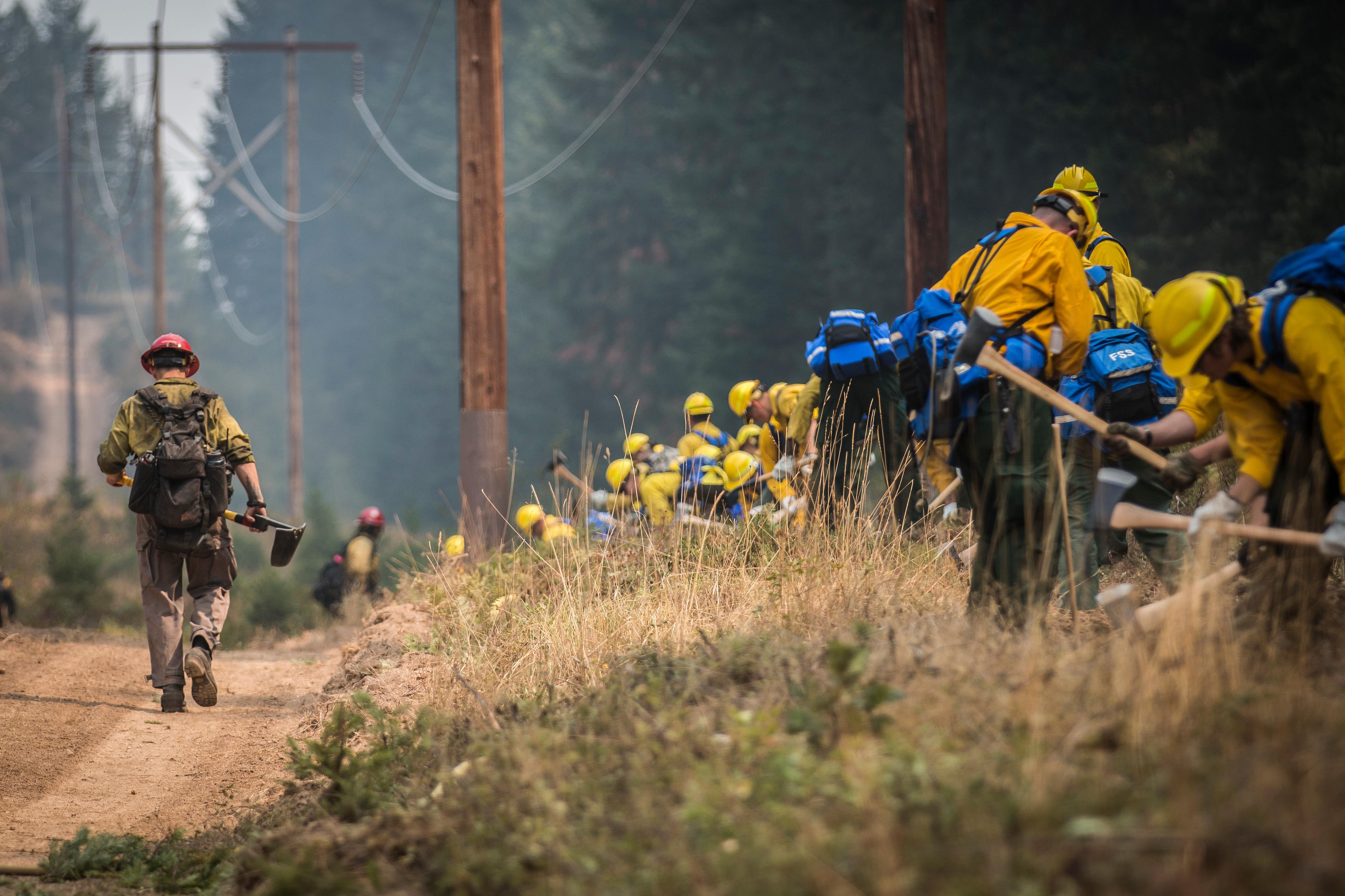 Soldiers training as wildland firefighters in Oregon learn from all