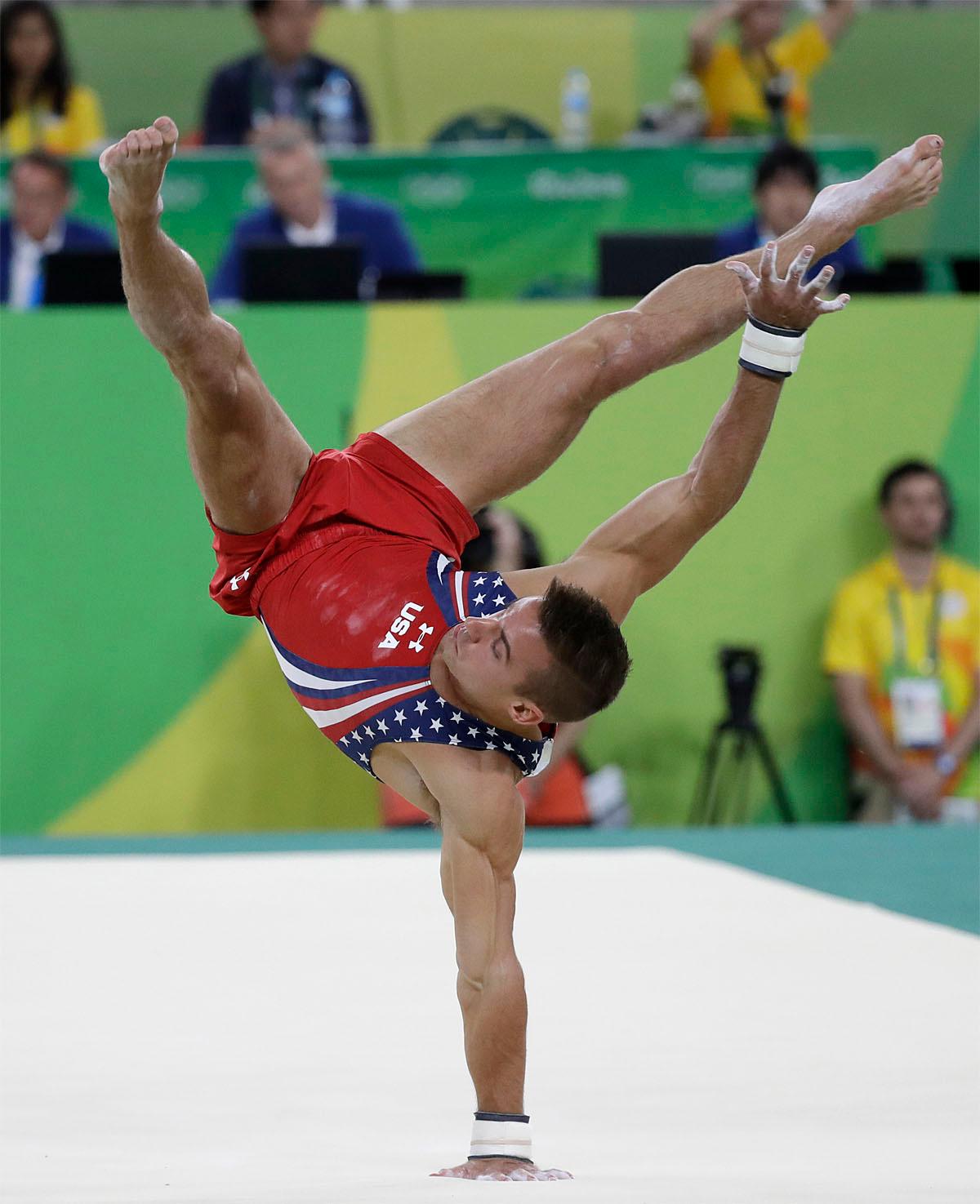 Photos Grace And Athleticism On Display At Rio S Rhythmic Gymnastics Komo