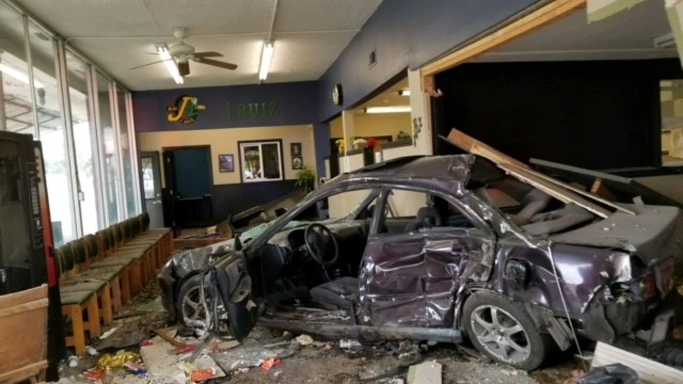 Driver injured after crashing into building south of Woodburn KATU