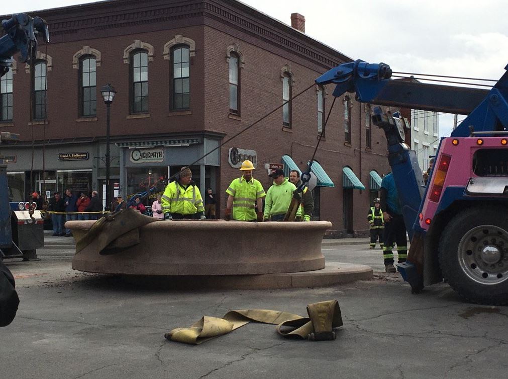 Tractor trailer crashes into, destroys Geneseo Bear Fountain WSTM