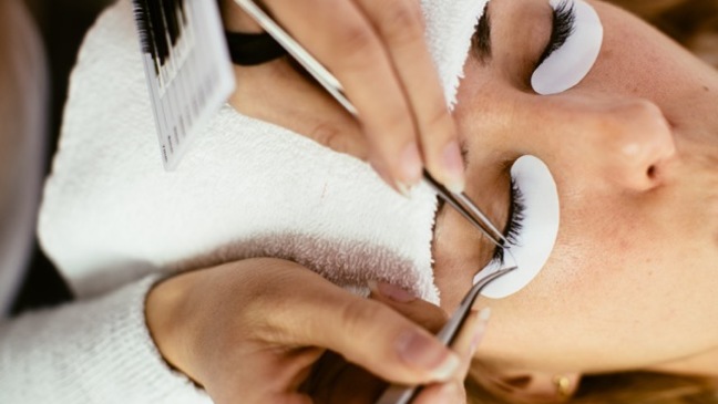 Give your lashes a ‘lift’ this summer