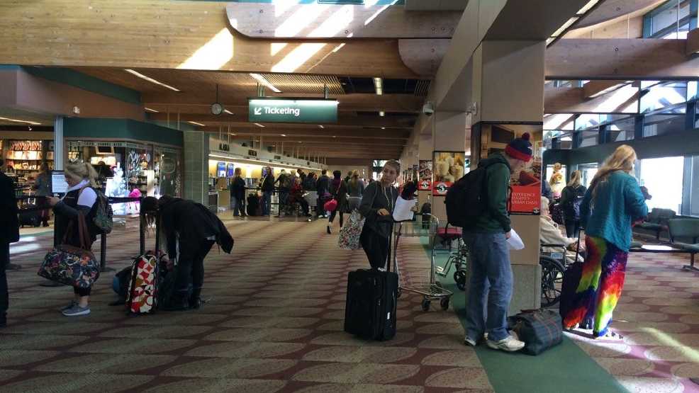 Travelers flock to the Eugene airport for Thanksgiving weekend KMTR