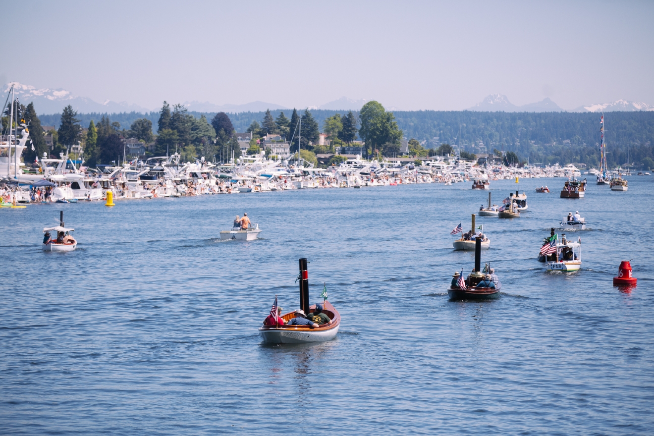 Photos Thousands come out for Seattle Yacht Club's Opening Day