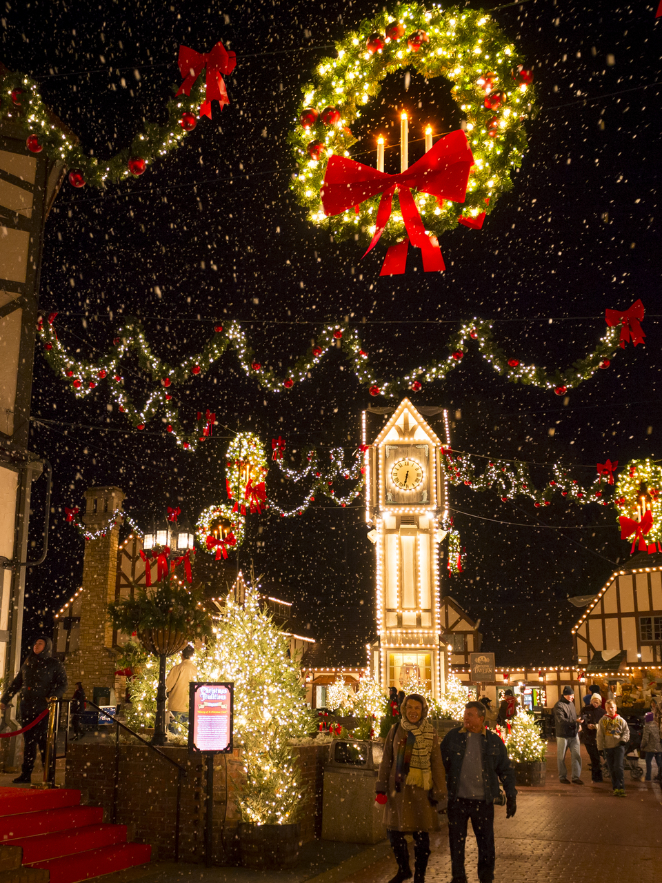 Busch Gardens Christmas Town With 10 Million Lights Adds New