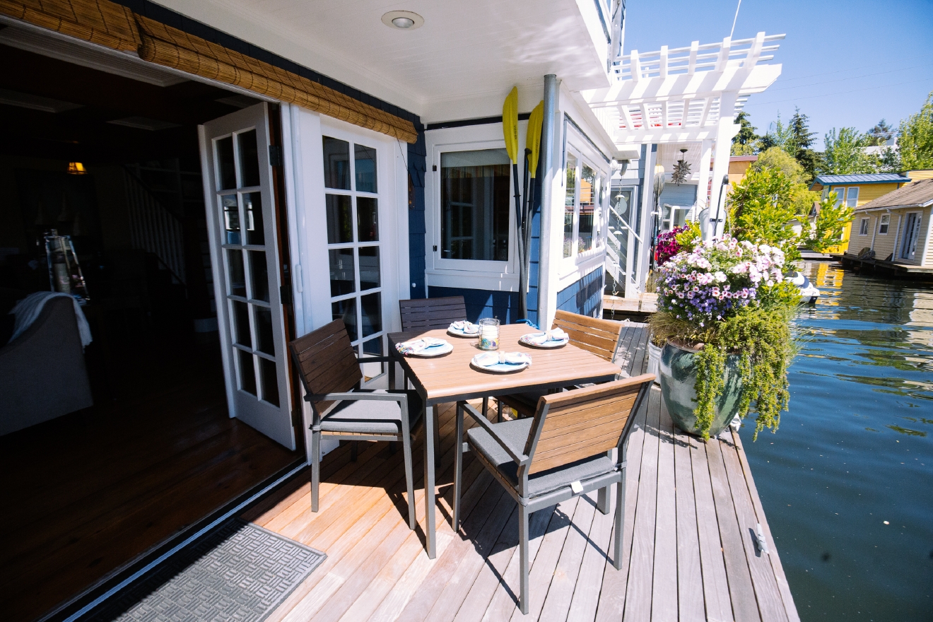 This South Lake Union Houseboat is What Dreams Are Made Of Seattle