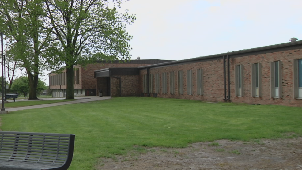 South Tama High graduates pursuing education promised job interview by