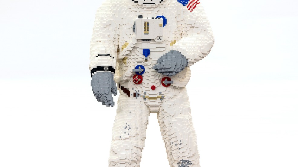 LEGOAstronautLifeSizedModel.jpg LEGOAstronautLifeSizedModel.jpg