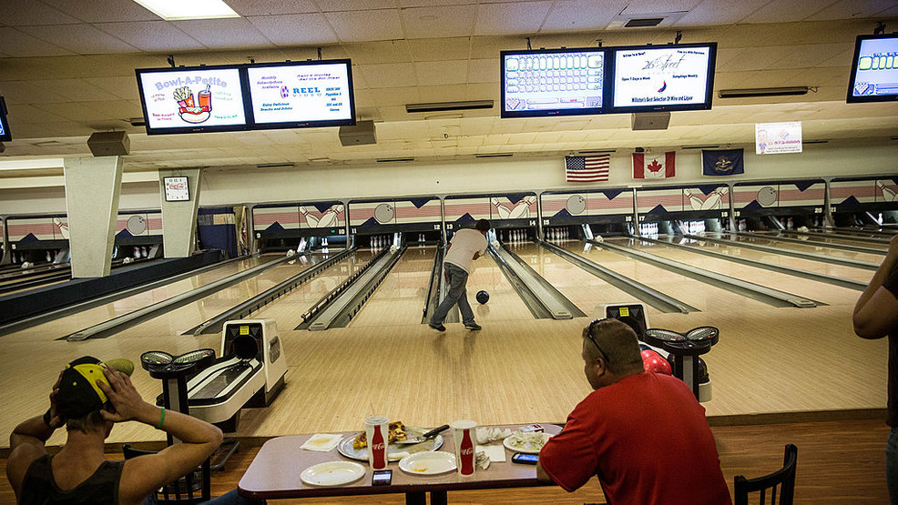 Tennessee bowling alleys, other small group businesses to reopen this