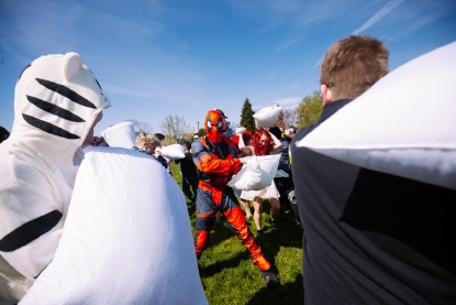 Photos Feathers Fly At The Seattle Pillow Fight Seattle Refined
