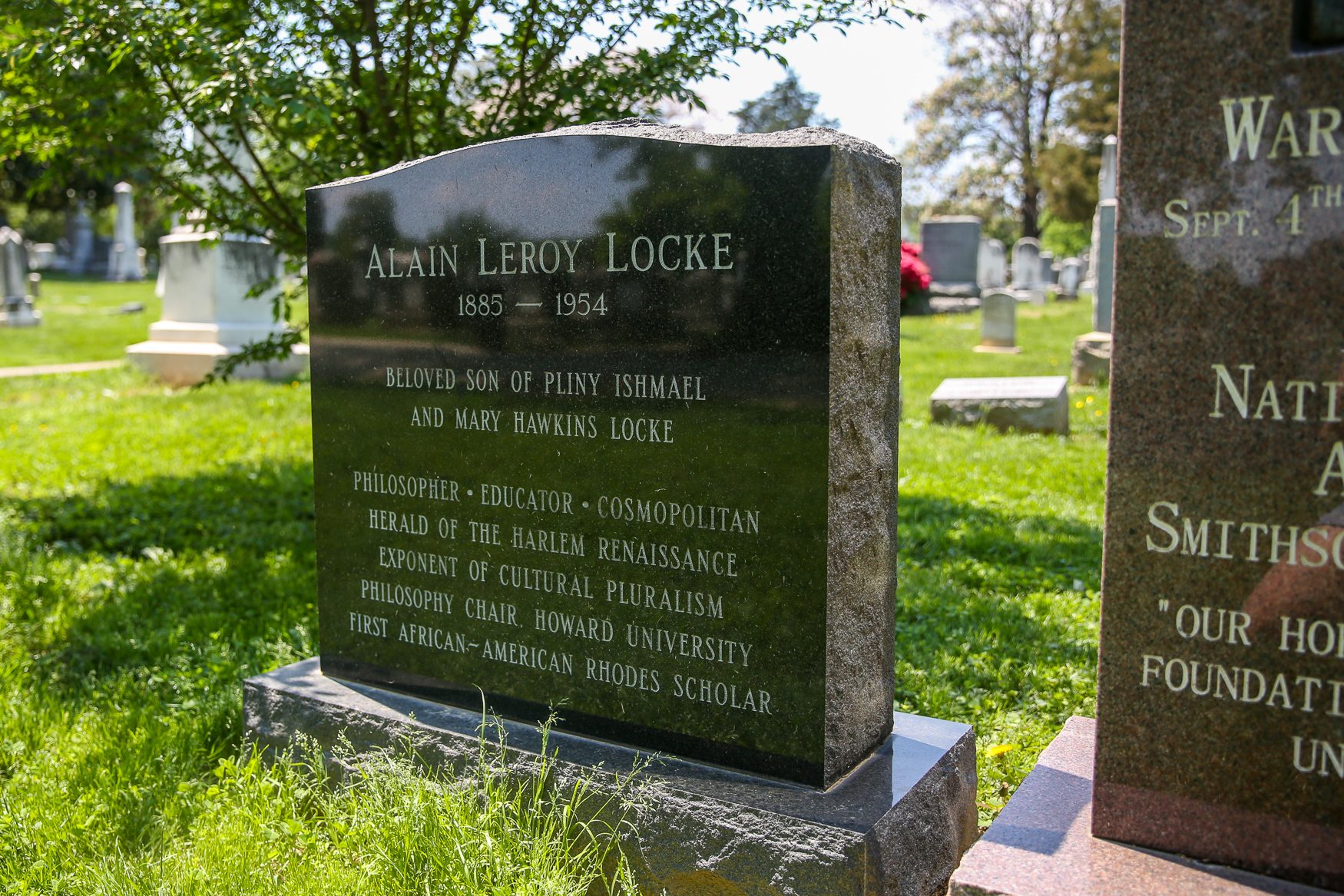 8 fascinating people you didn't know were buried in Congressional