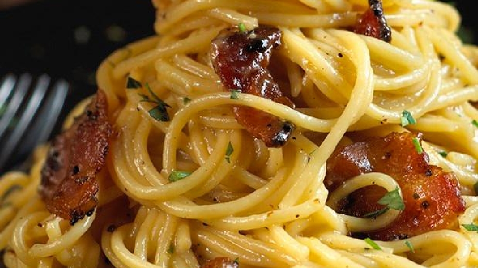 Spaghetti Carbonara with Pepper-Coated Bacon | WLUK